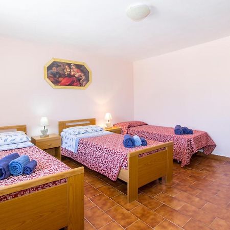 Appartamenti In Villa Con Ampio Giardino Esterno Posada  Exterior foto