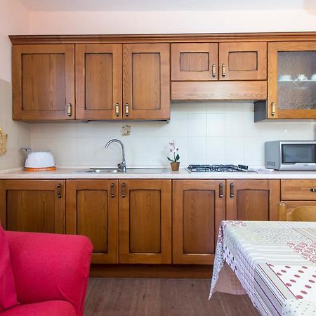 Appartamenti In Villa Con Ampio Giardino Esterno Posada  Exterior foto