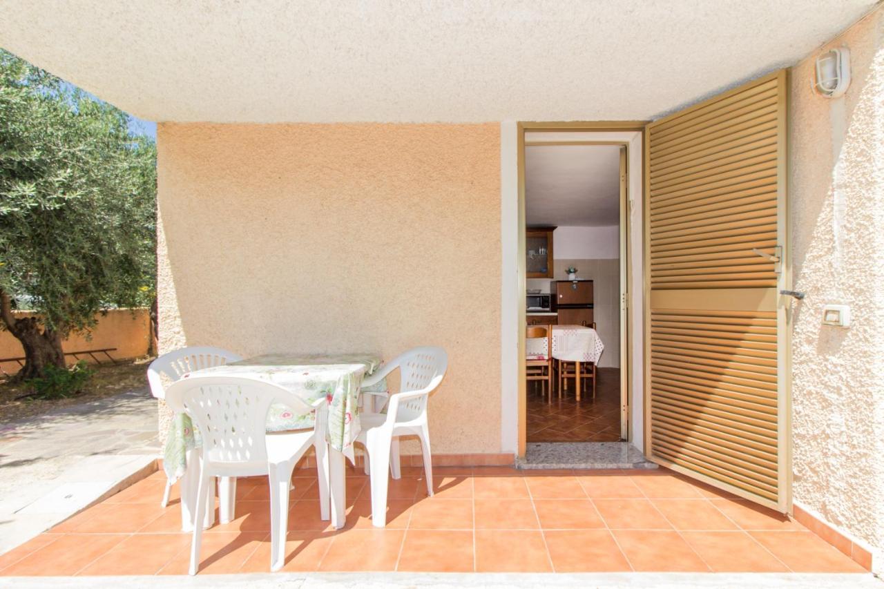 Appartamenti In Villa Con Ampio Giardino Esterno Posada  Exterior foto