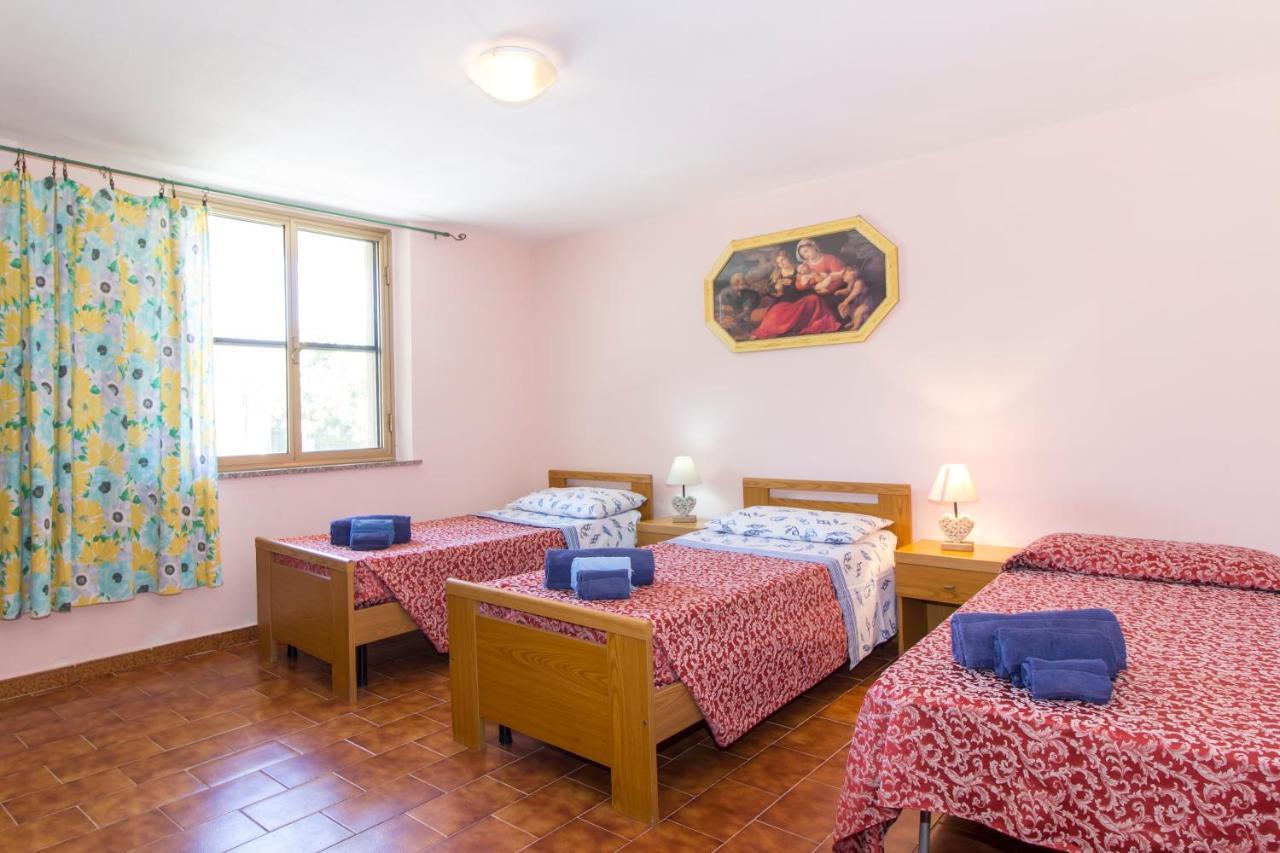 Appartamenti In Villa Con Ampio Giardino Esterno Posada  Exterior foto