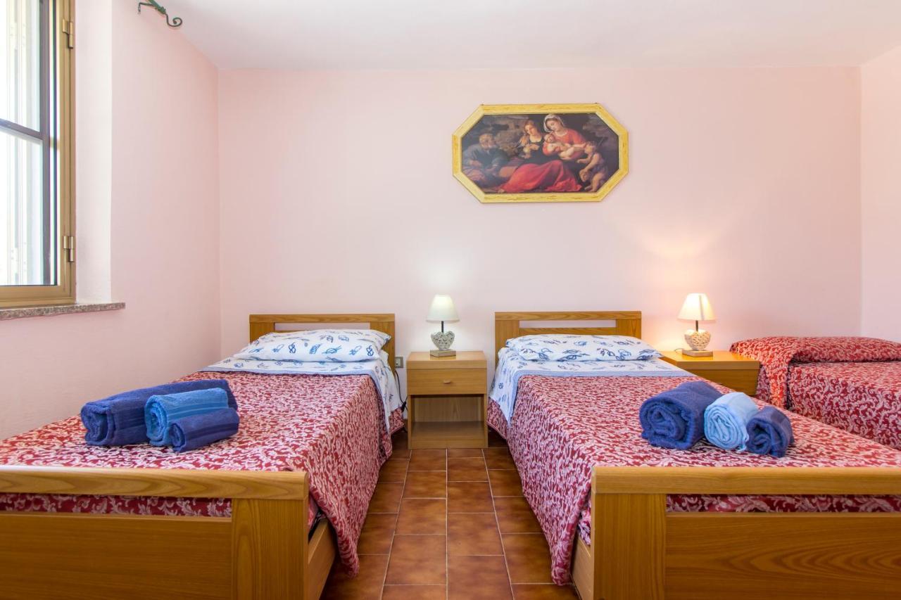 Appartamenti In Villa Con Ampio Giardino Esterno Posada  Exterior foto