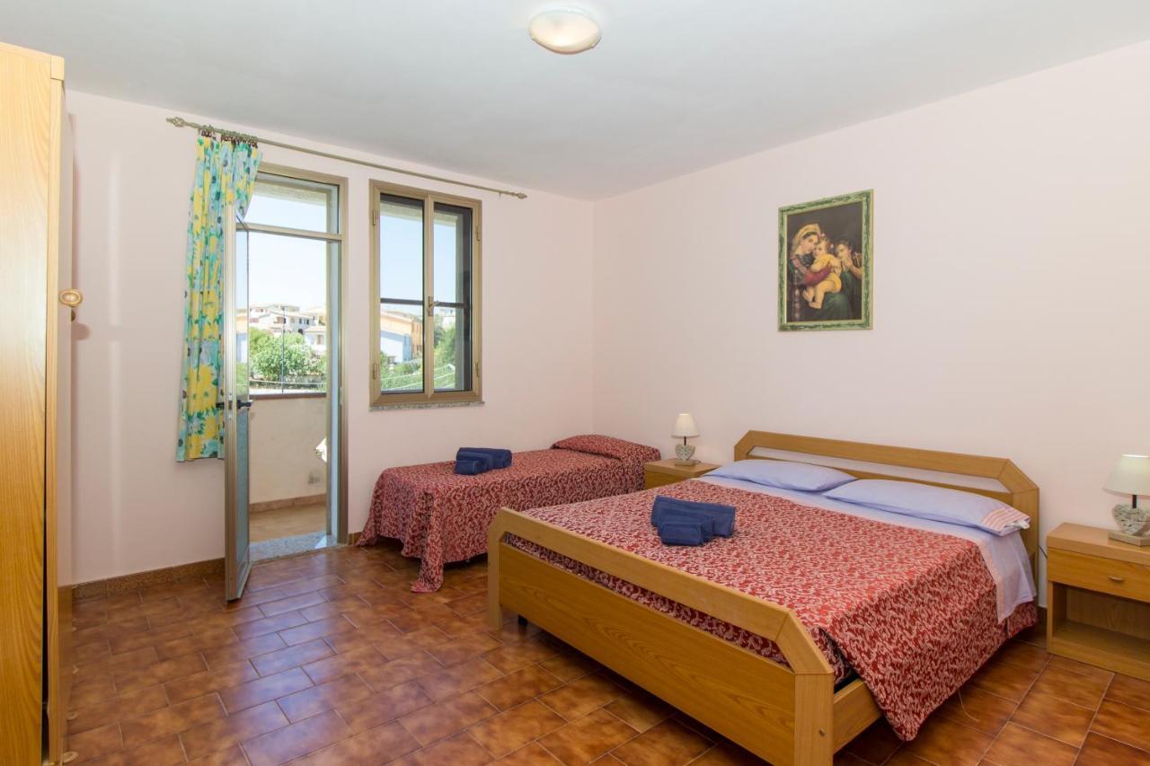 Appartamenti In Villa Con Ampio Giardino Esterno Posada  Exterior foto