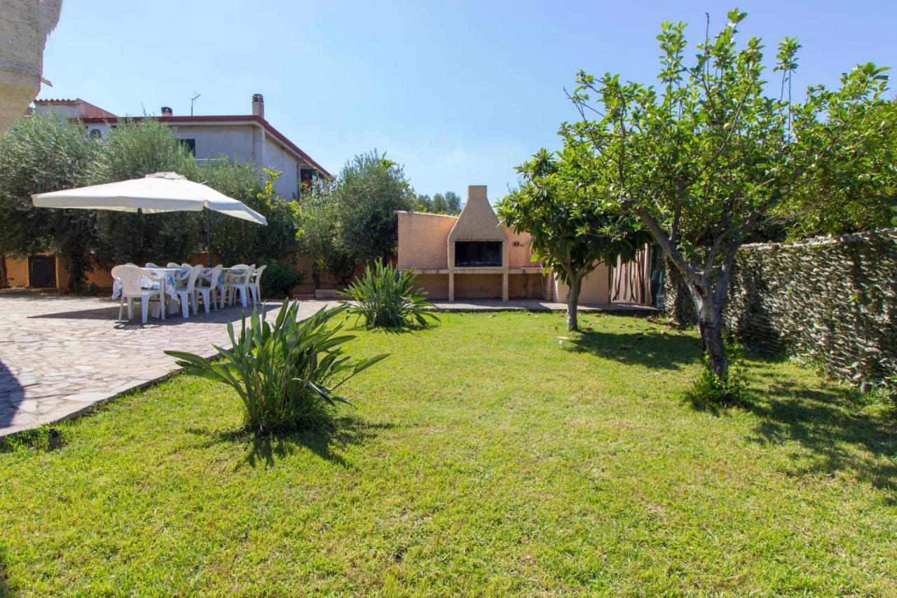 Appartamenti In Villa Con Ampio Giardino Esterno Posada  Exterior foto
