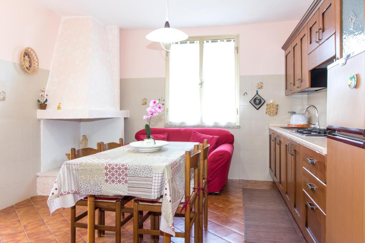 Appartamenti In Villa Con Ampio Giardino Esterno Posada  Exterior foto