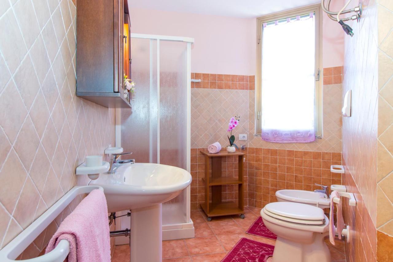 Appartamenti In Villa Con Ampio Giardino Esterno Posada  Exterior foto