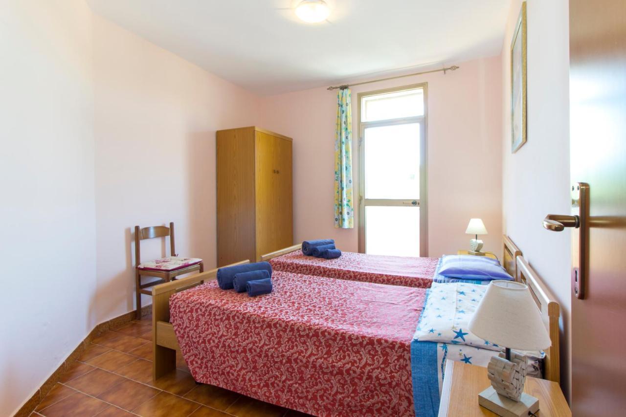 Appartamenti In Villa Con Ampio Giardino Esterno Posada  Exterior foto