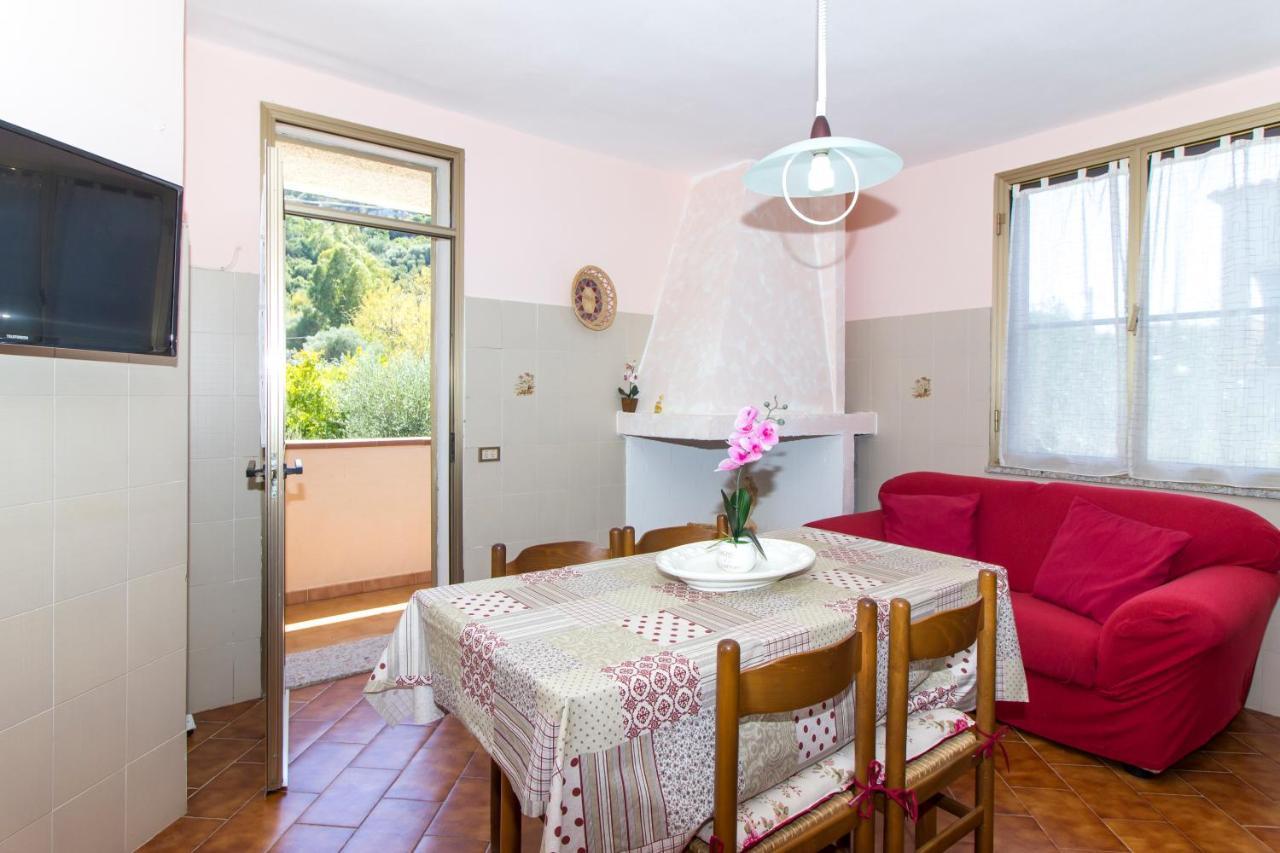 Appartamenti In Villa Con Ampio Giardino Esterno Posada  Exterior foto