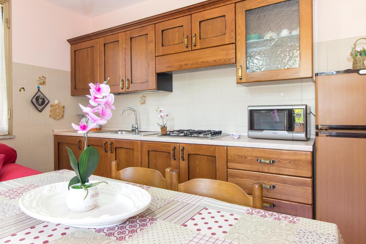 Appartamenti In Villa Con Ampio Giardino Esterno Posada  Exterior foto