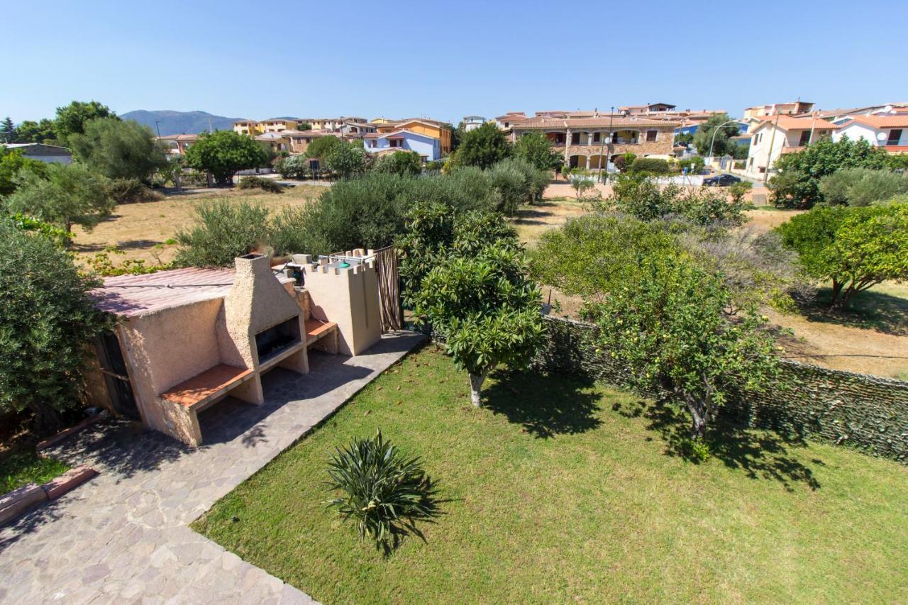 Appartamenti In Villa Con Ampio Giardino Esterno Posada  Exterior foto