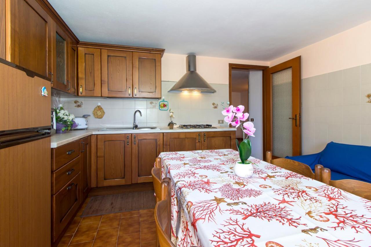Appartamenti In Villa Con Ampio Giardino Esterno Posada  Exterior foto