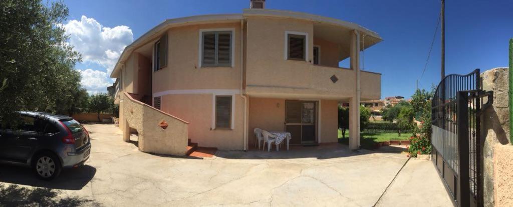 Appartamenti In Villa Con Ampio Giardino Esterno Posada  Exterior foto