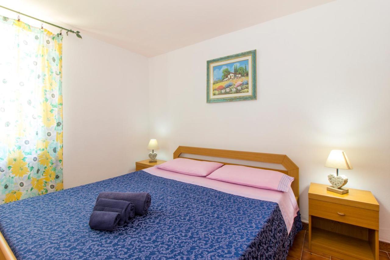 Appartamenti In Villa Con Ampio Giardino Esterno Posada  Exterior foto