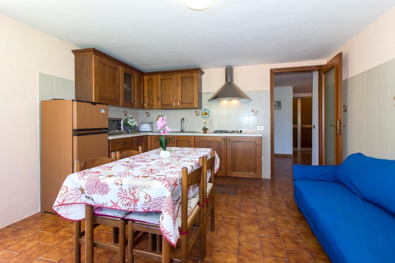 Appartamenti In Villa Con Ampio Giardino Esterno Posada  Exterior foto